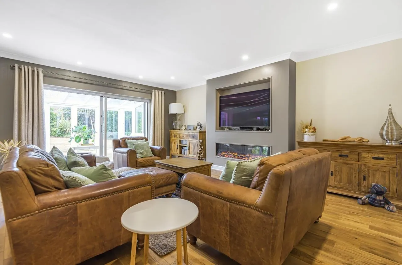 Sandy Croft, Birchfield Grove, Ewell, KT17 3DP, photo 5