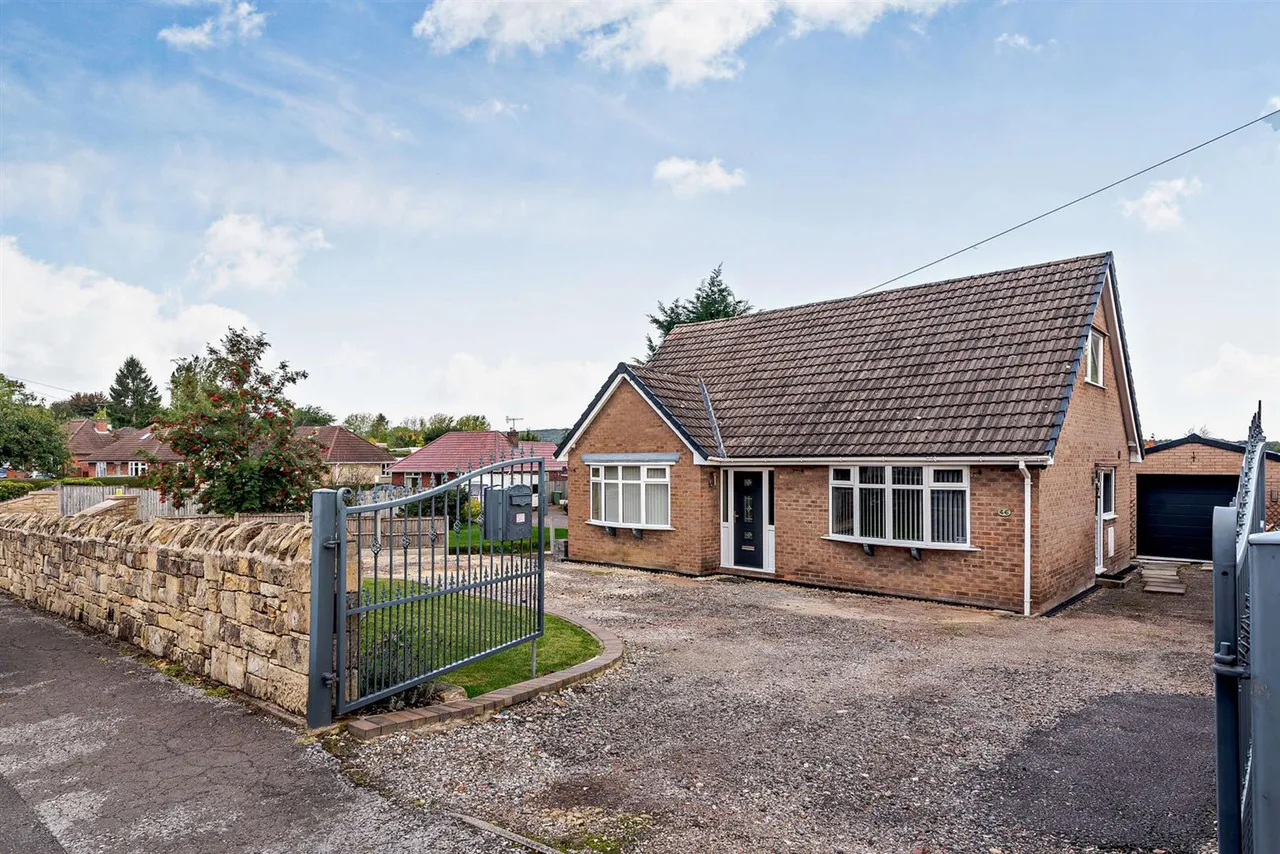 3 bed house for sale, Nethermoor Road, New Tupton, S42
