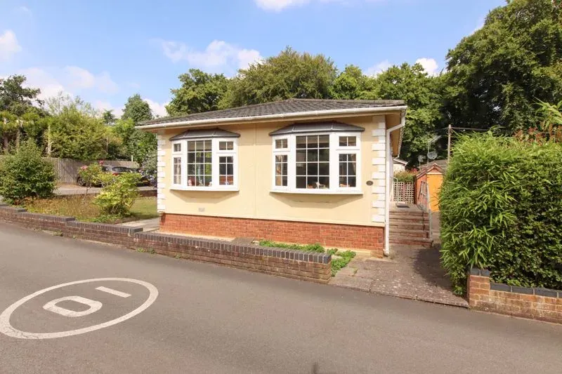 Chesham Road, Wigginton, Hertfordshire, HP23 6JF, photo 4