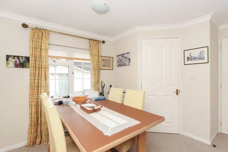 Chesham Road, Wigginton, Hertfordshire, HP23 6JF, photo 5