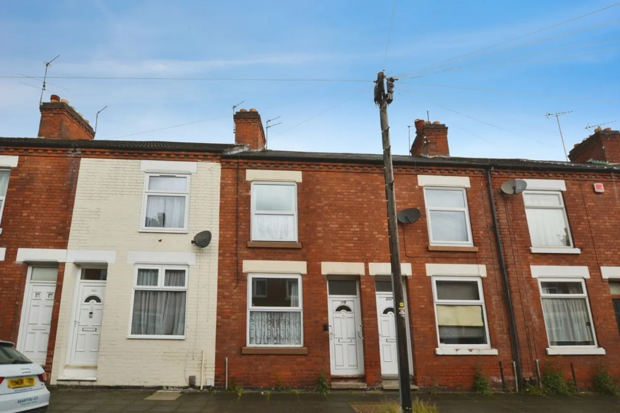 2 bed house for sale — Western Road, Leicester