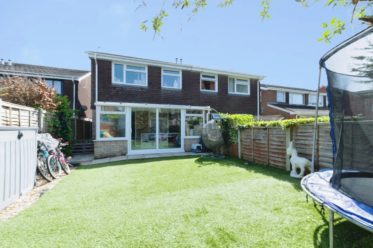 Bronte Avenue, Christchurch, BH23, photo 2
