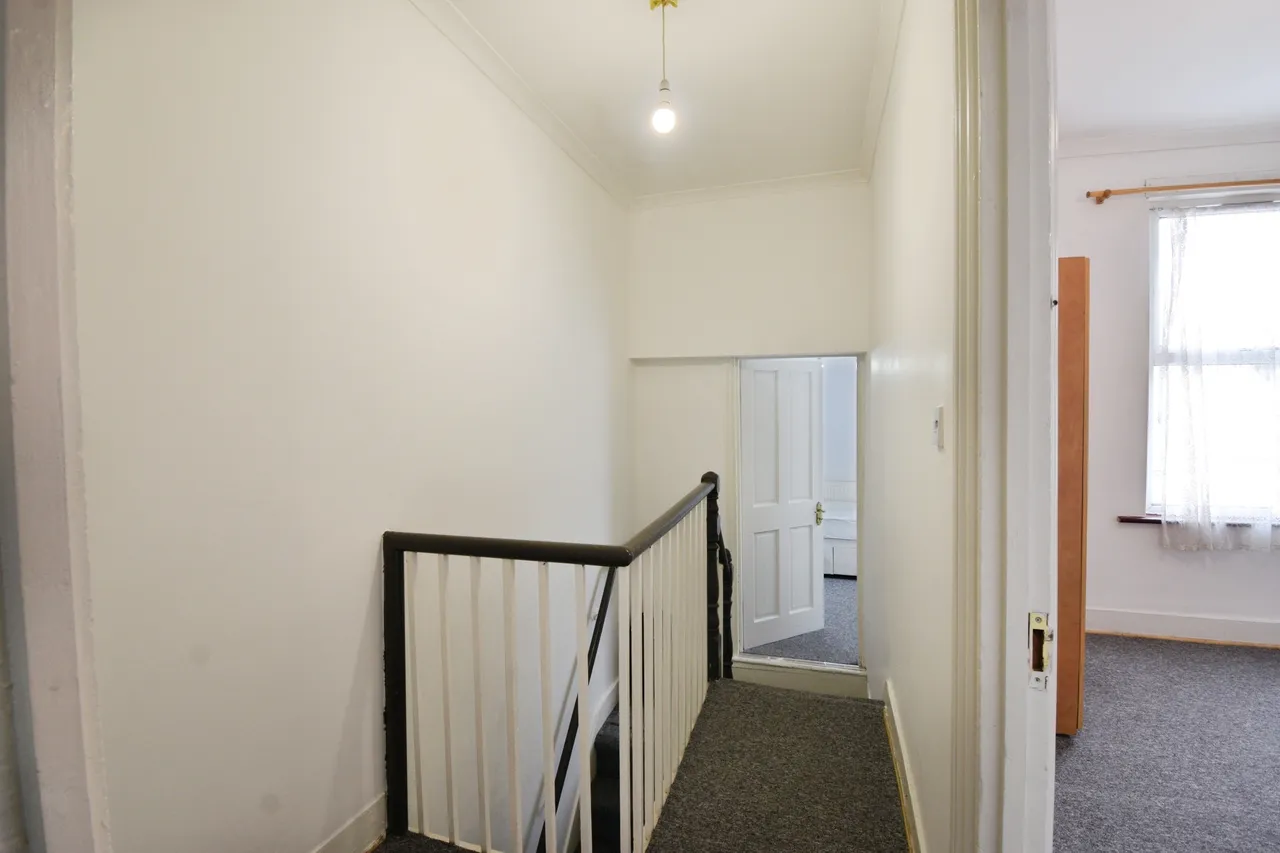 Fentons Avenue, London, E13, photo 15
