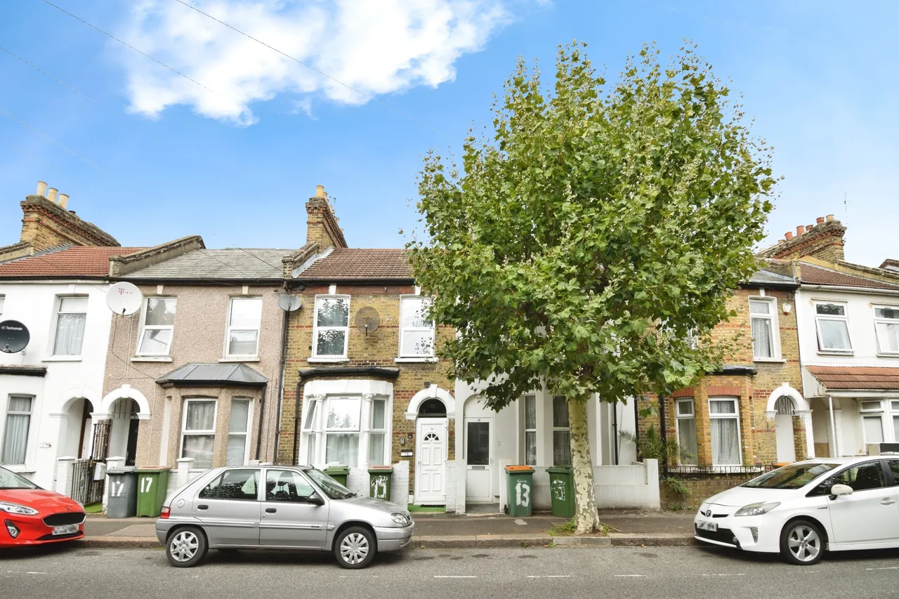 3 bed house for sale, Fentons Avenue, London, E13