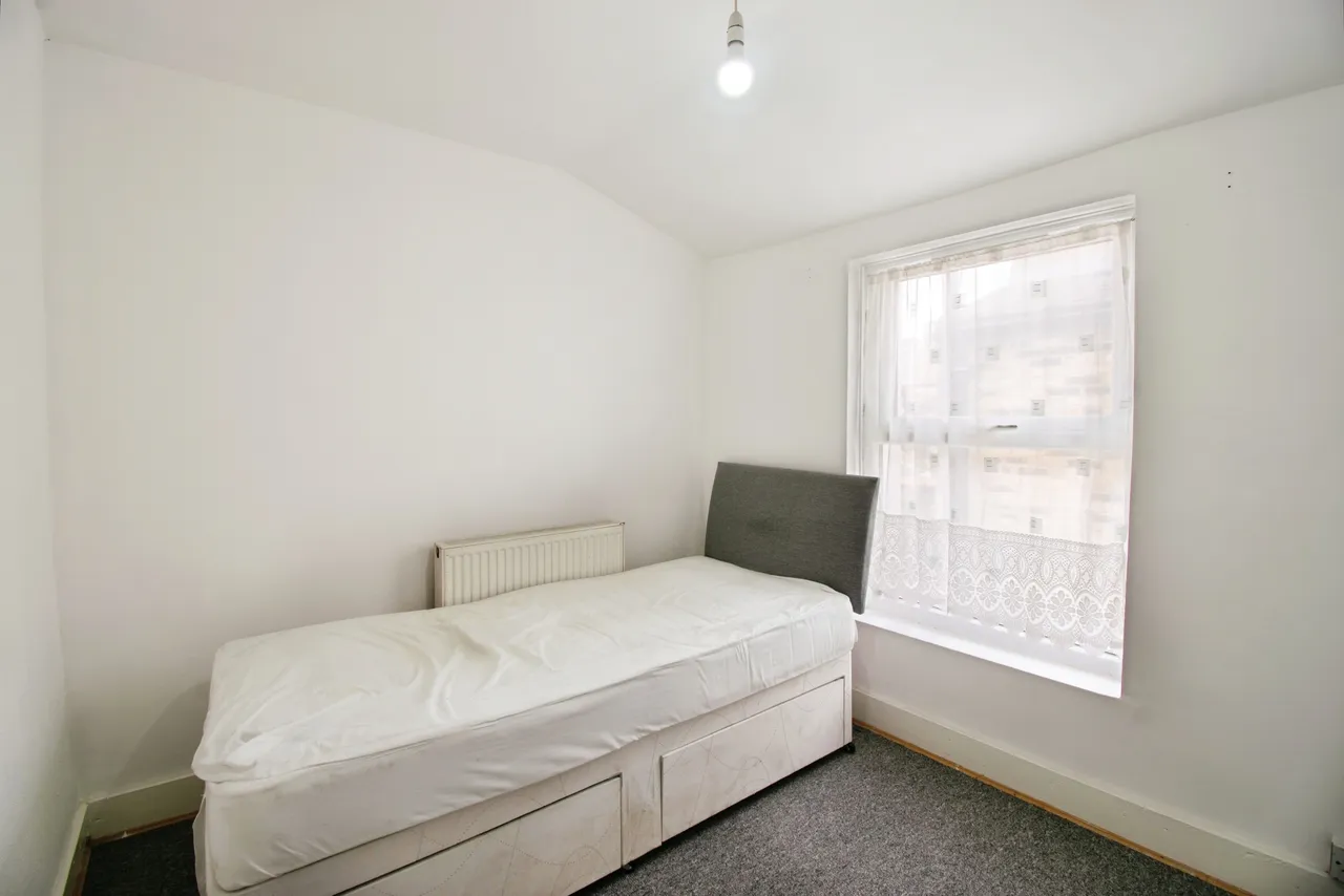 Fentons Avenue, London, E13, photo 19