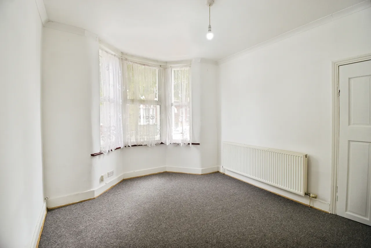 Fentons Avenue, London, E13, photo 8