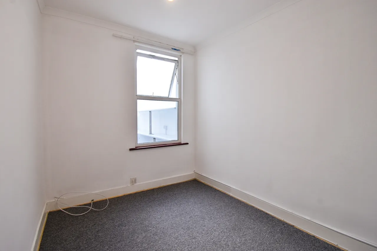 Fentons Avenue, London, E13, photo 10