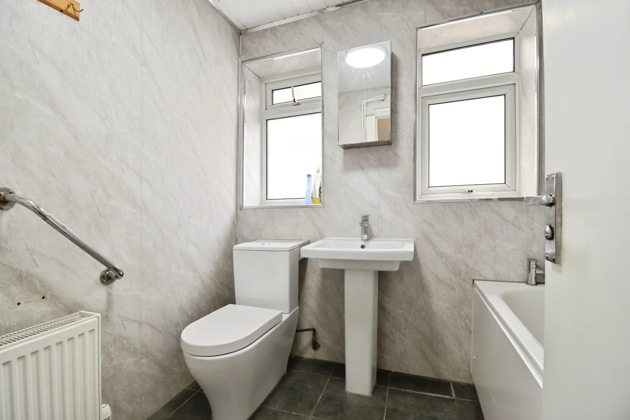 Fentons Avenue, London, E13, photo 14