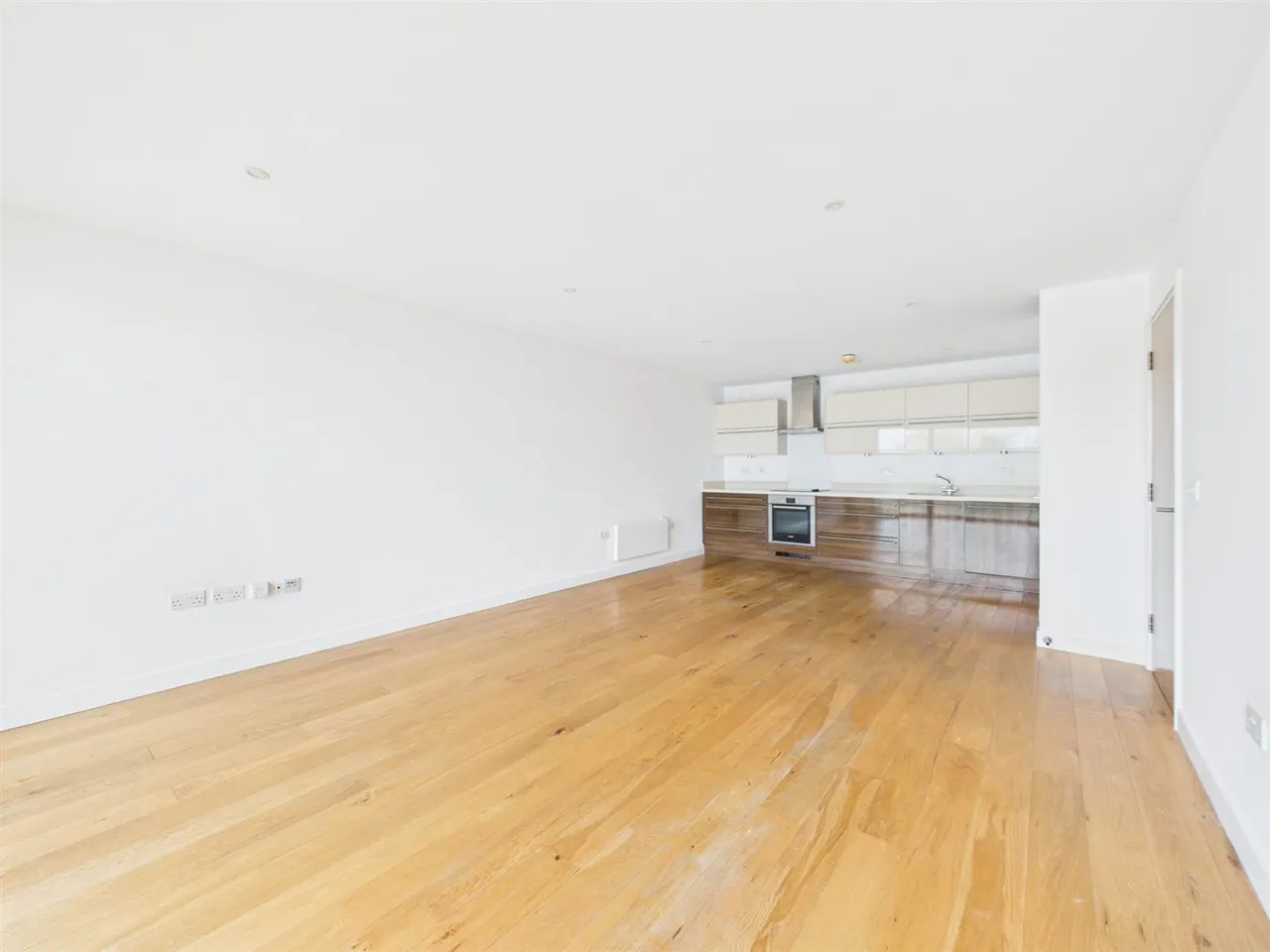Crown Apartments, 45 Westholme Gardens, Ruislip, HA4 8QH, photo 3