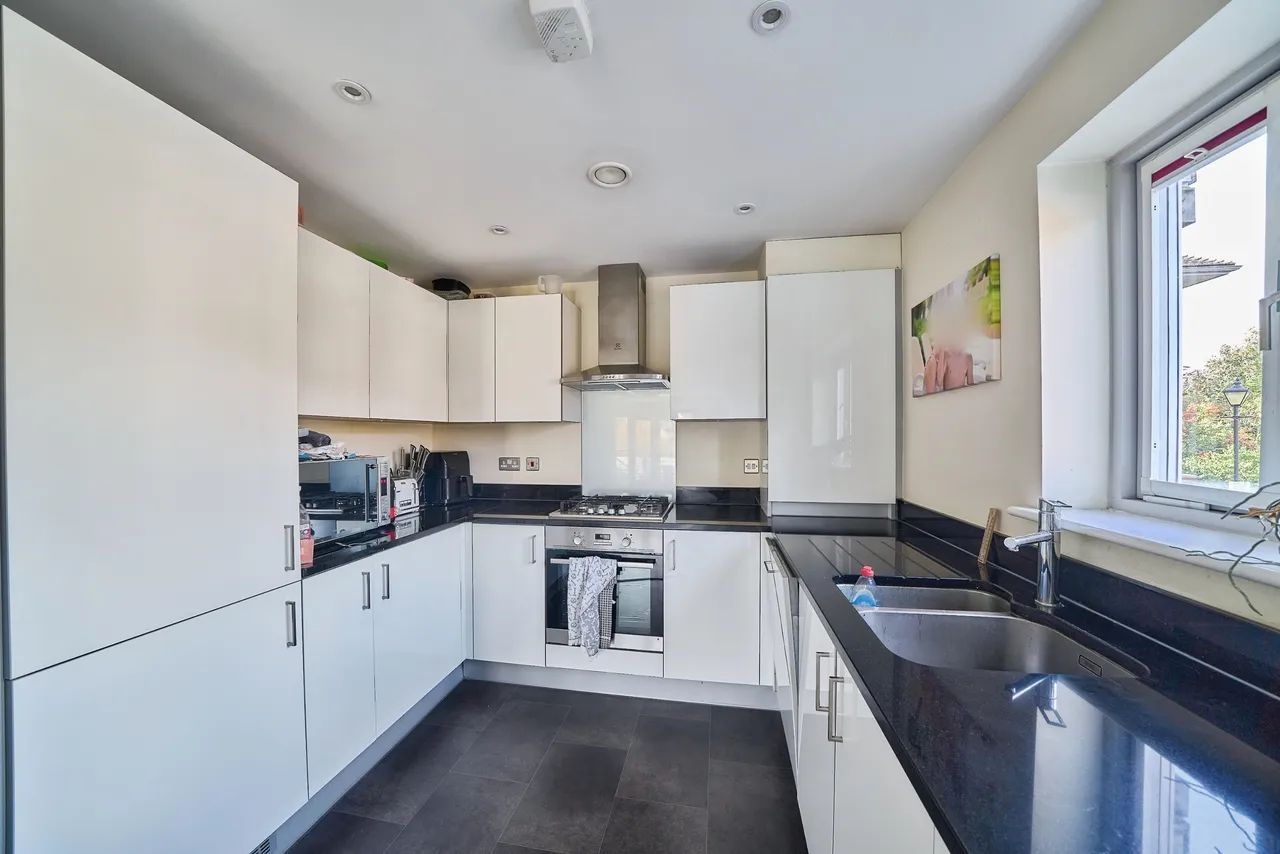 New Mossford Way, Ilford, photo 7