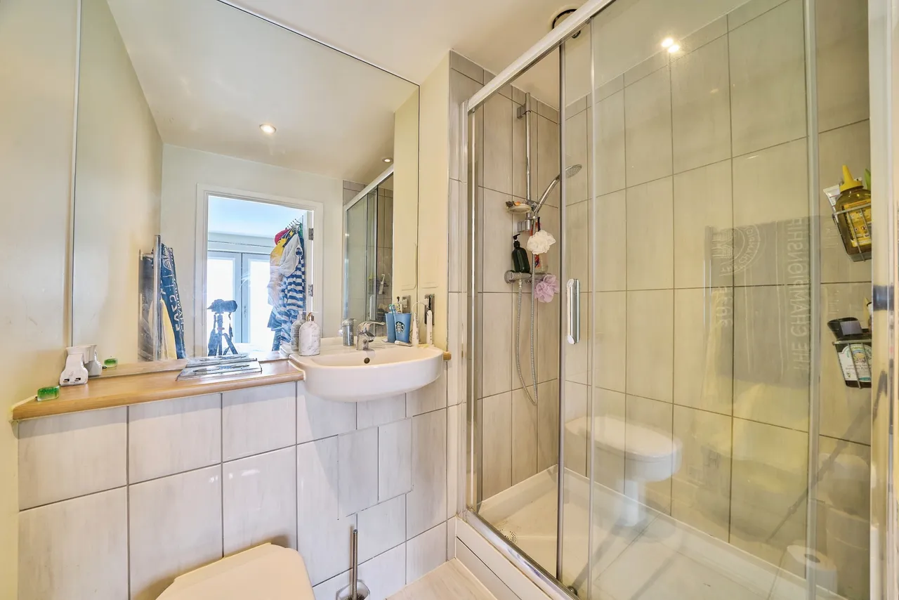 New Mossford Way, Ilford, photo 12