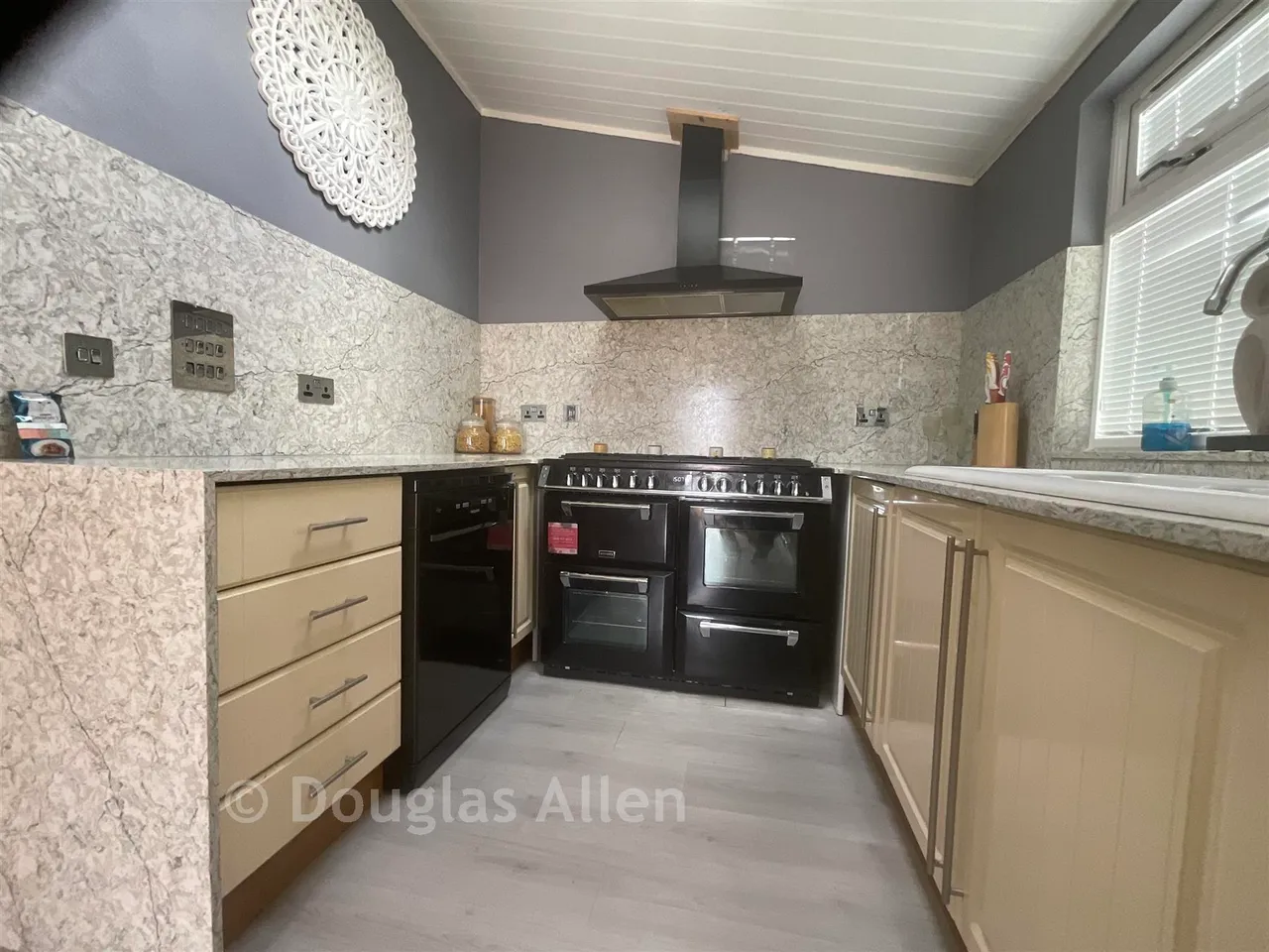 Palm Court, Battlesbridge, SS11, photo 3