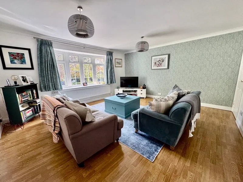 Fieldhead Gardens, Bourne End SL8 5RN, photo 4