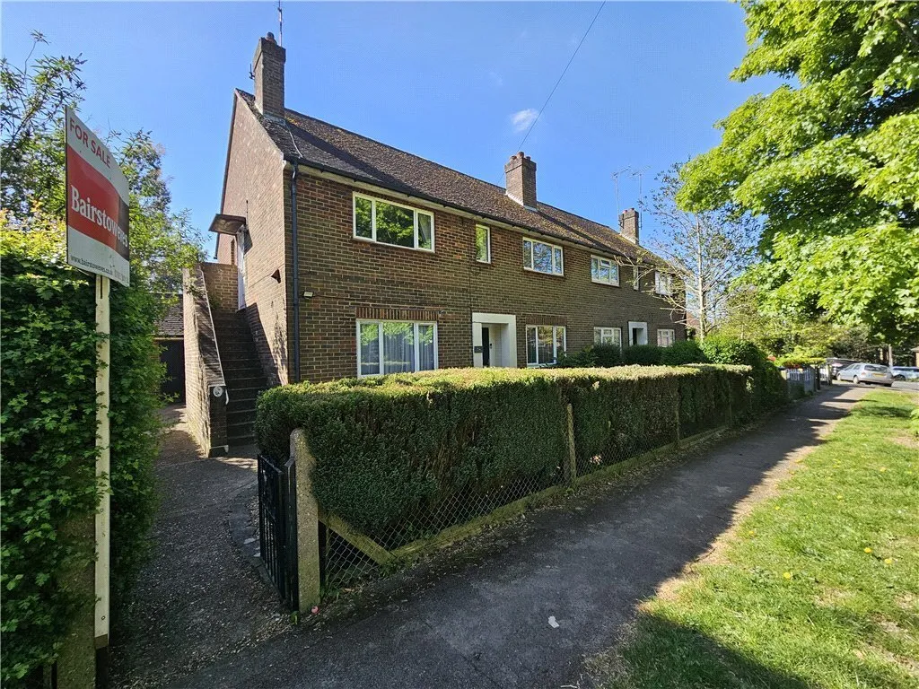 2 bed flat for sale — Ninehams Road, Caterham, Surrey, CR3