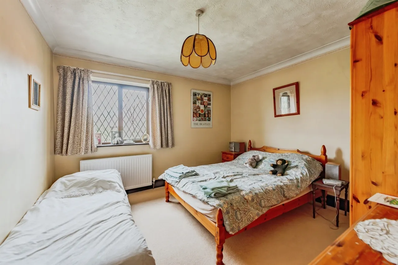 Copthorne Bank, Copthorne, RH10, photo 13