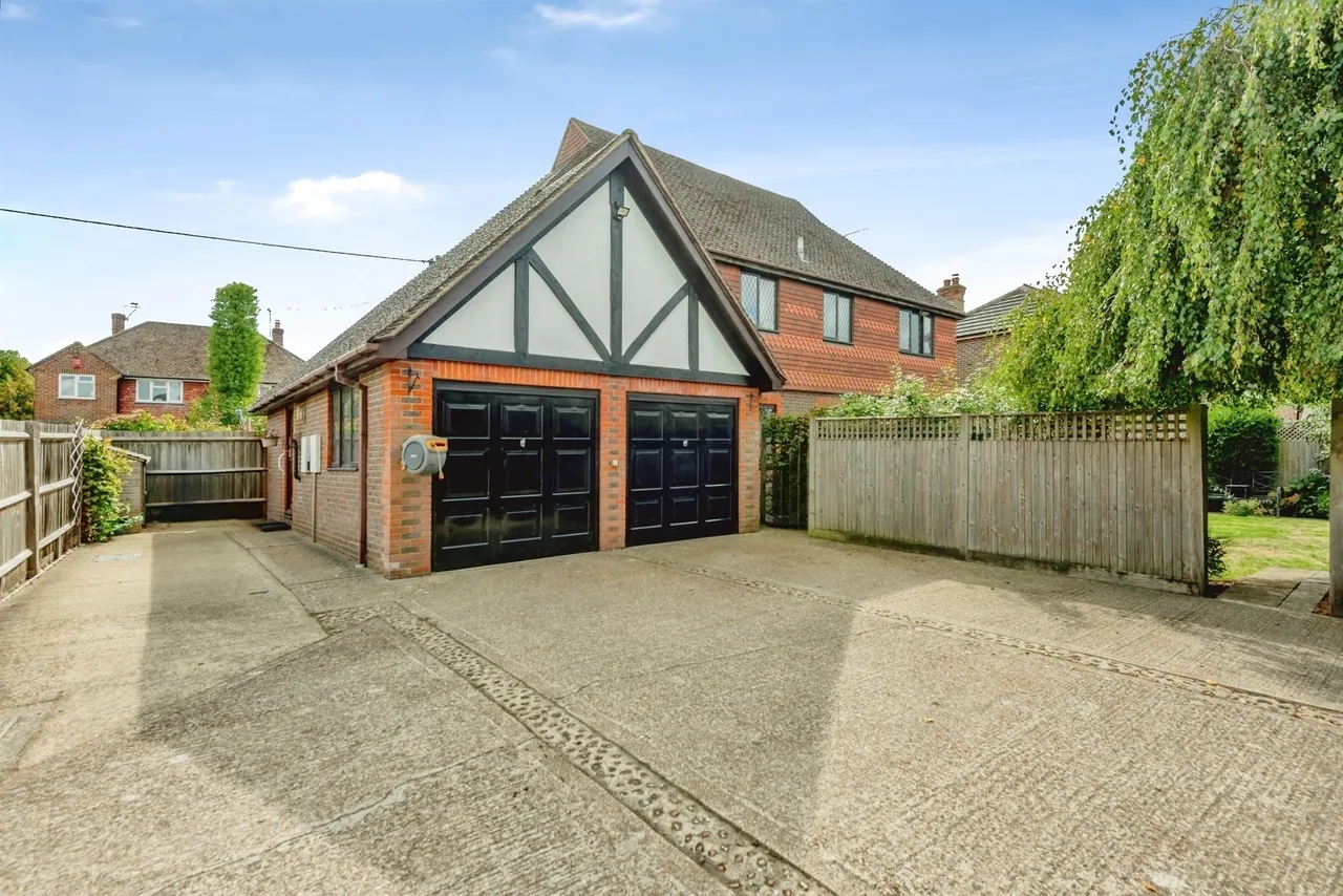Copthorne Bank, Copthorne, RH10, photo 3
