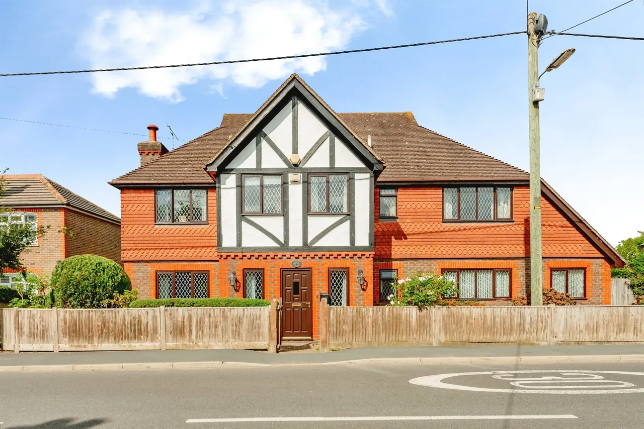 Copthorne Bank, Copthorne, RH10, photo 2