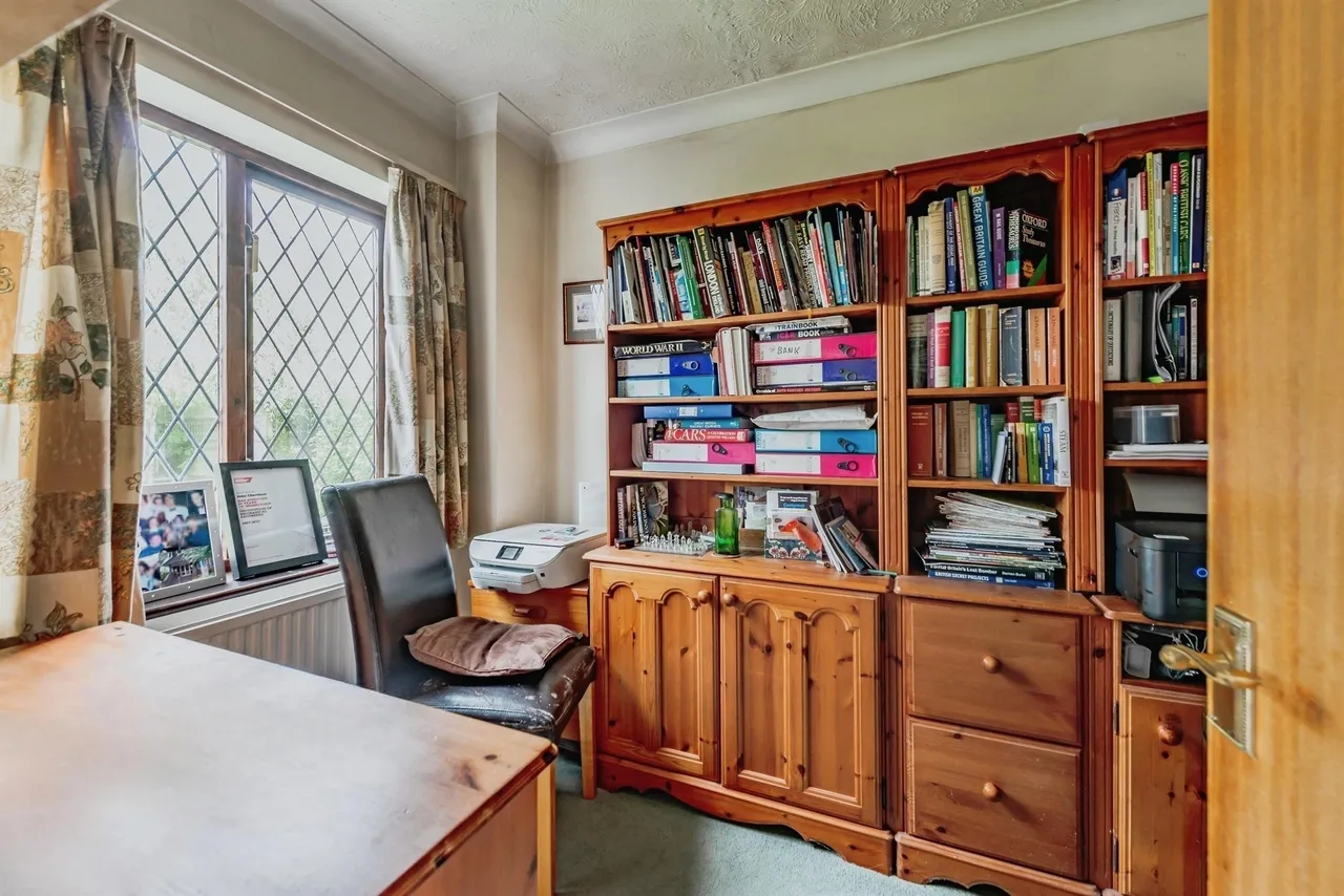 Copthorne Bank, Copthorne, RH10, photo 9