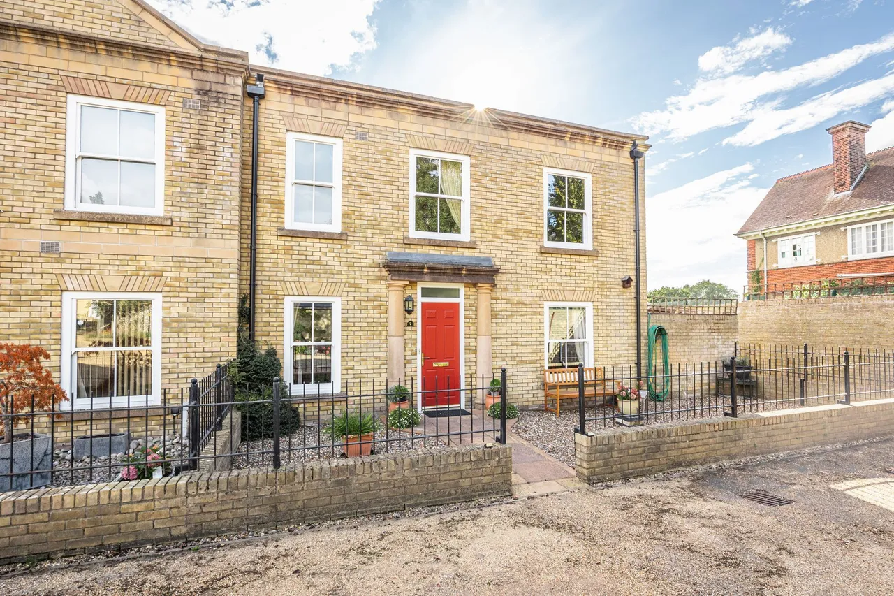 4 bed house for sale, Impressive Four Bedroom Mews, House in