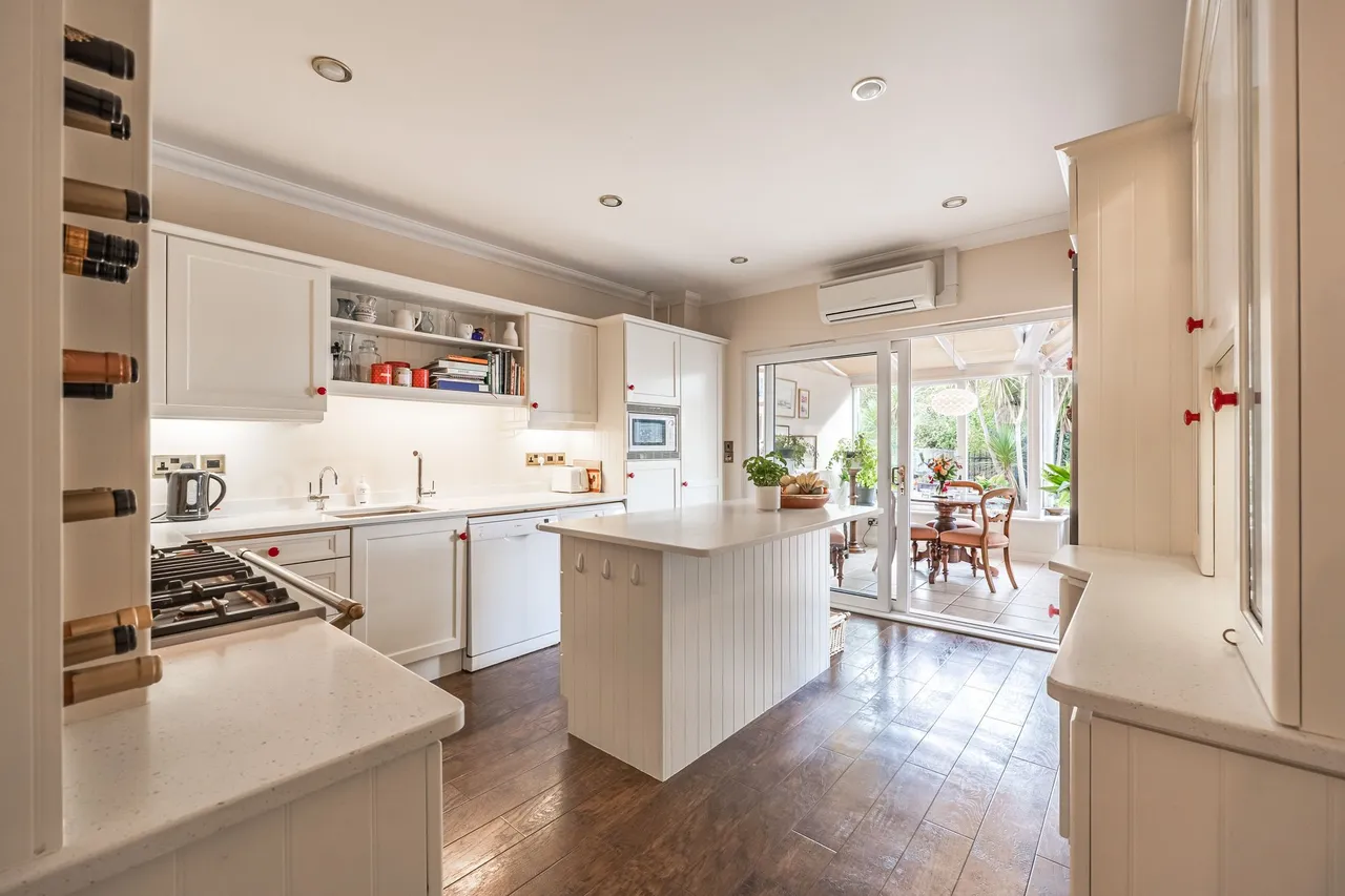 Impressive Four Bedroom Mews, House in, photo 2