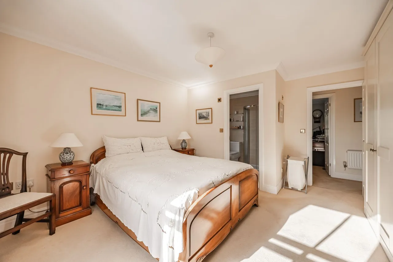Impressive Four Bedroom Mews, House in, photo 13