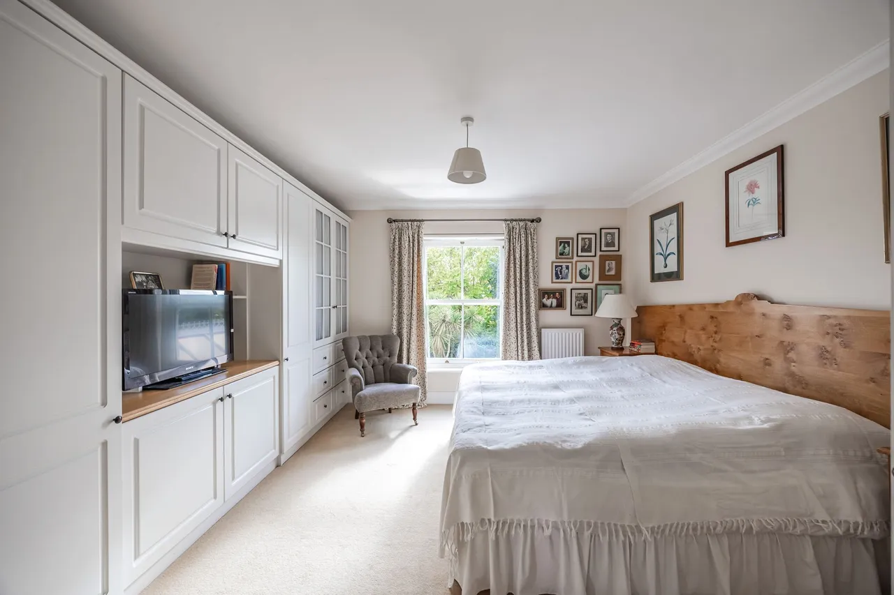 Impressive Four Bedroom Mews, House in, photo 12