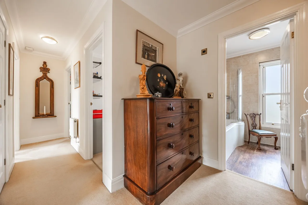Impressive Four Bedroom Mews, House in, photo 11