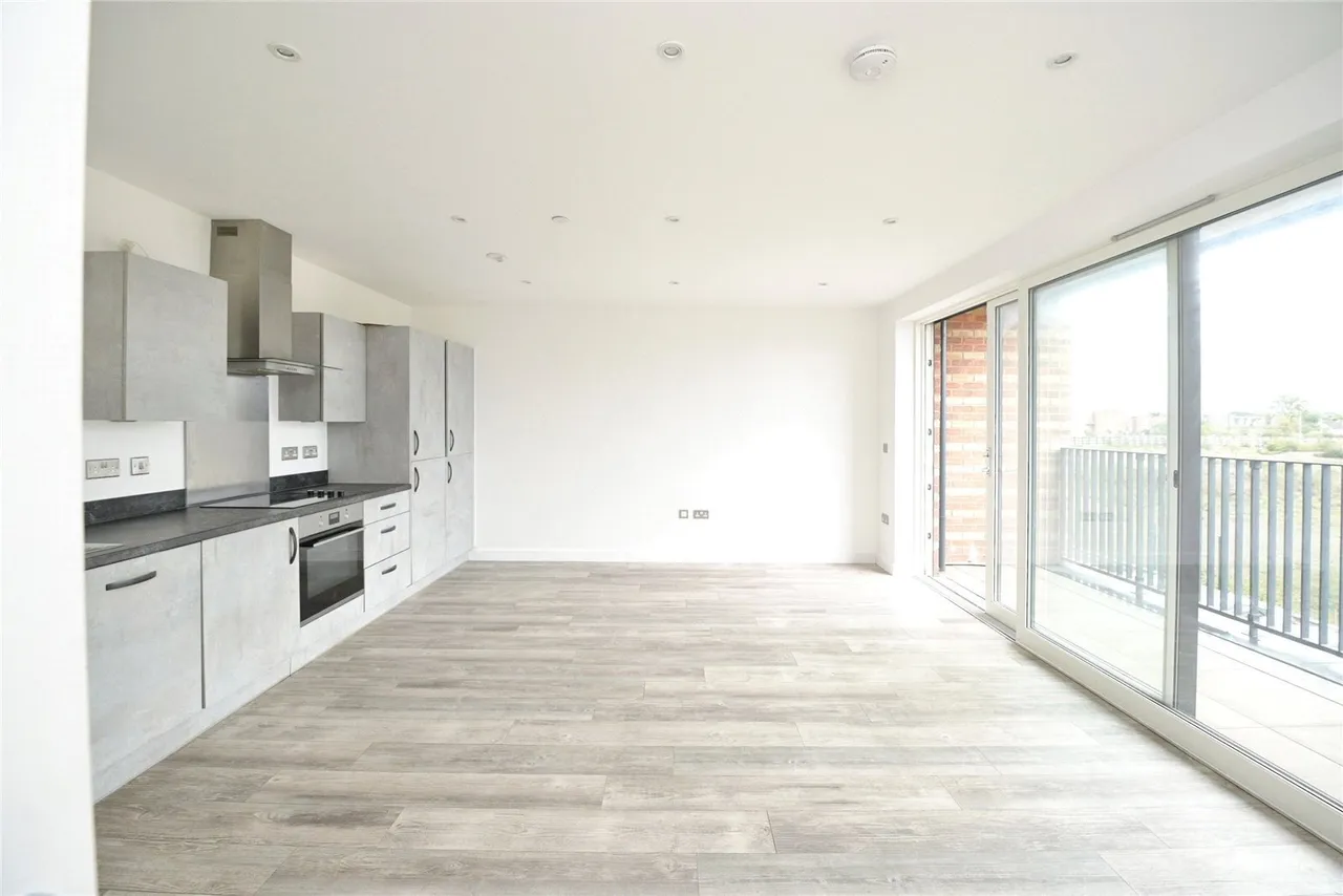 Fitch Way, RM13, photo 8