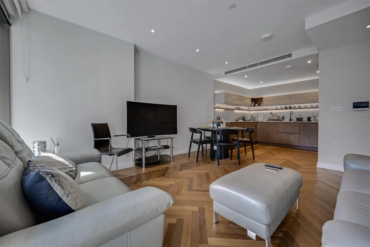 2 bed flat for sale — Parkland Walk, London