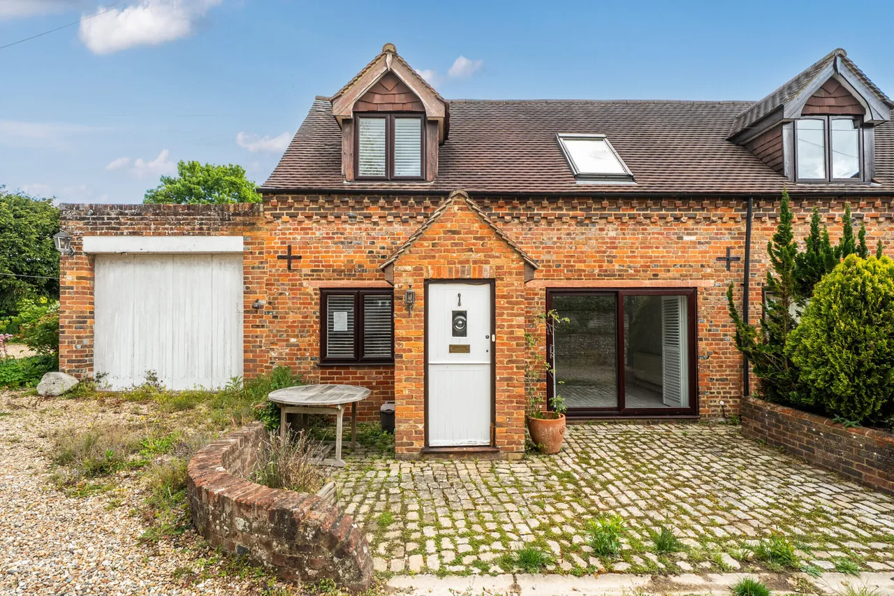 1 bed house for sale — High Street, Great Missenden, HP16