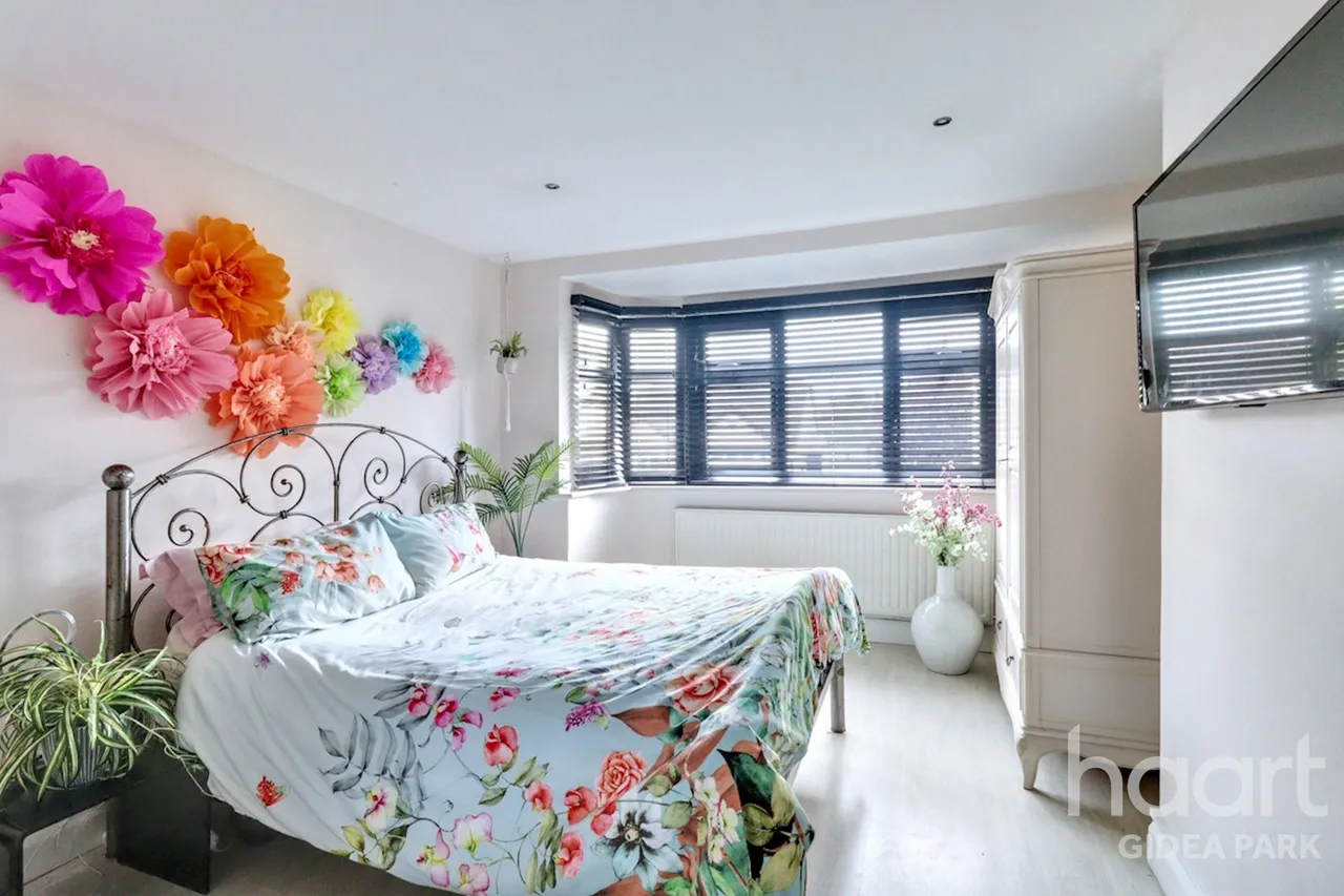 Netherpark Drive, Gidea Park, RM2, photo 11