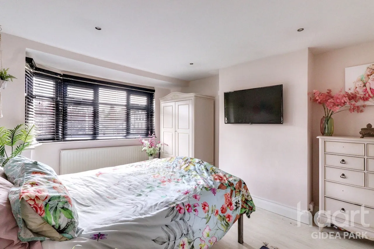 Netherpark Drive, Gidea Park, RM2, photo 12