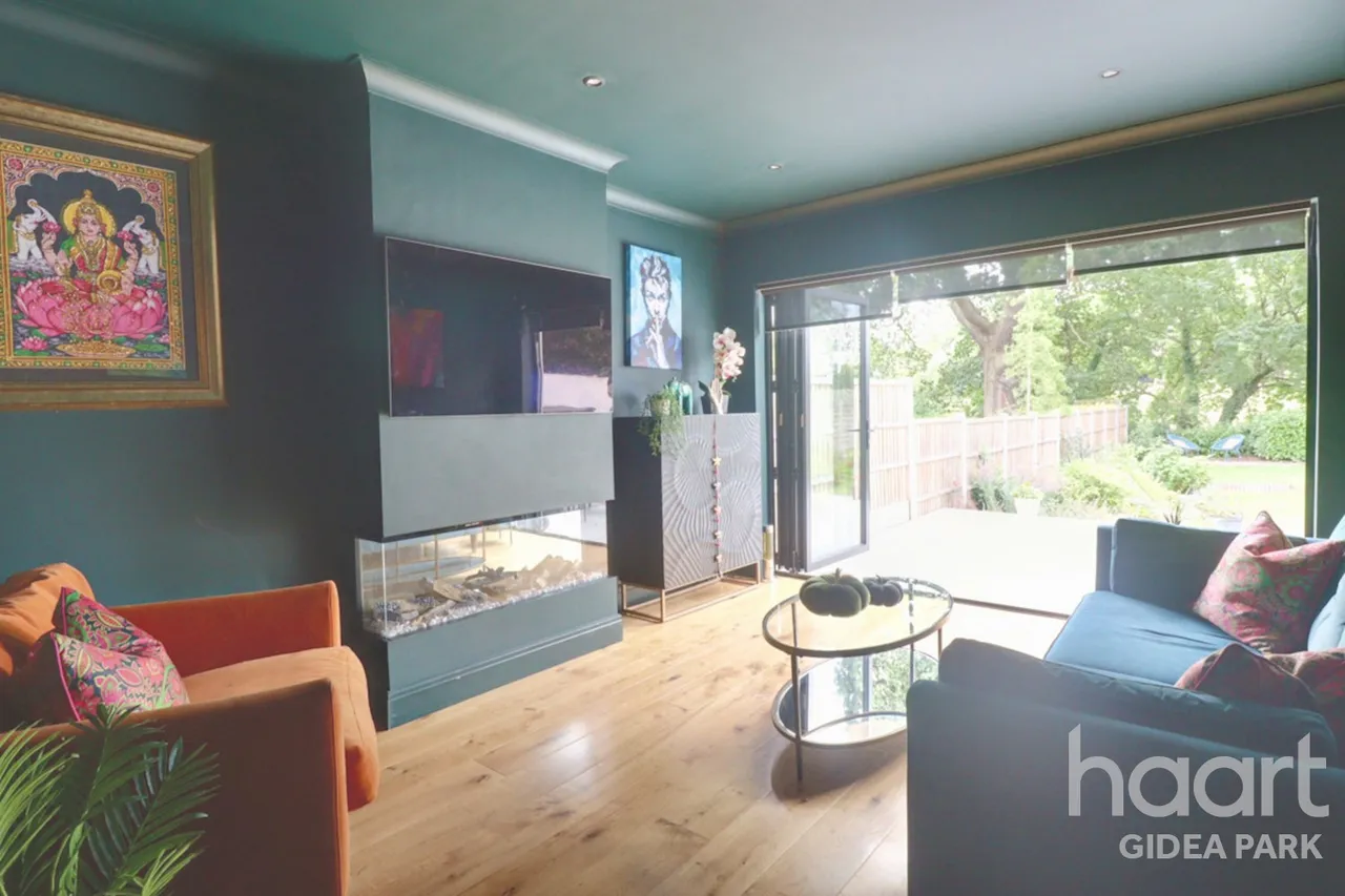 Netherpark Drive, Gidea Park, RM2, photo 9