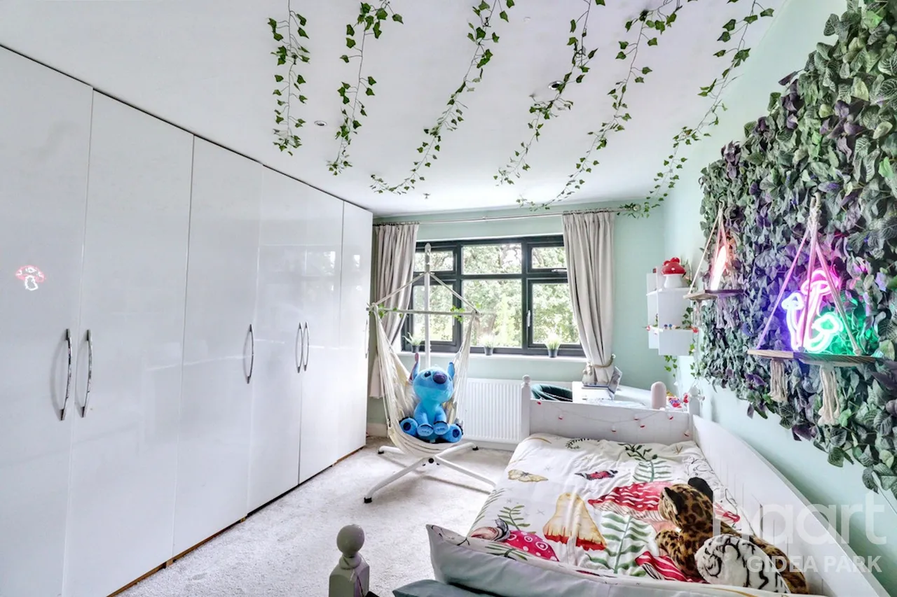 Netherpark Drive, Gidea Park, RM2, photo 14
