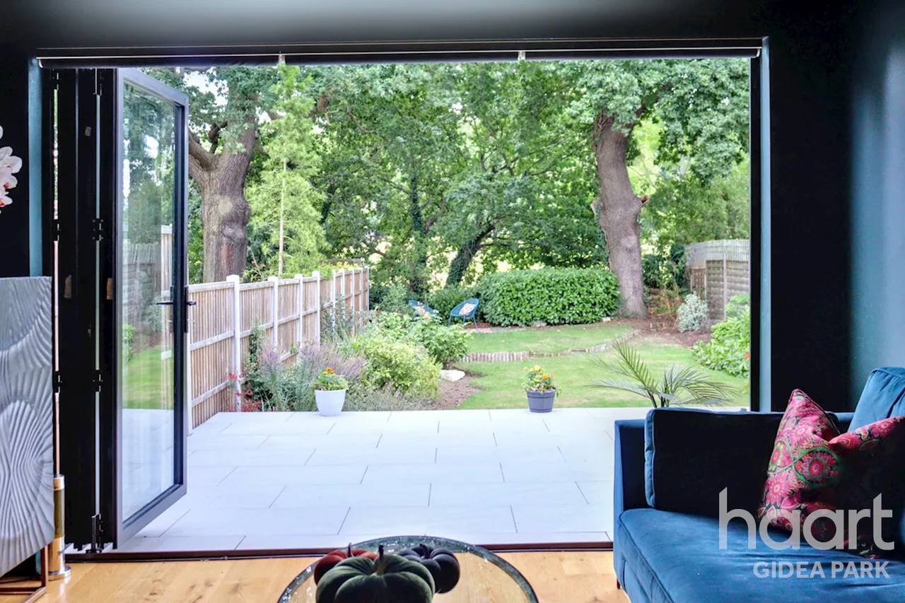 Netherpark Drive, Gidea Park, RM2, photo 10
