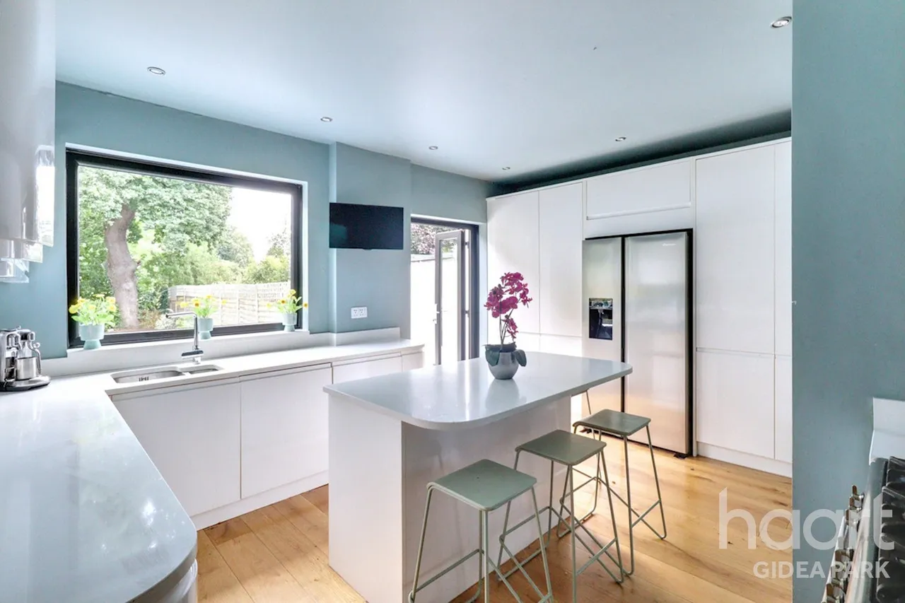Netherpark Drive, Gidea Park, RM2, photo 5