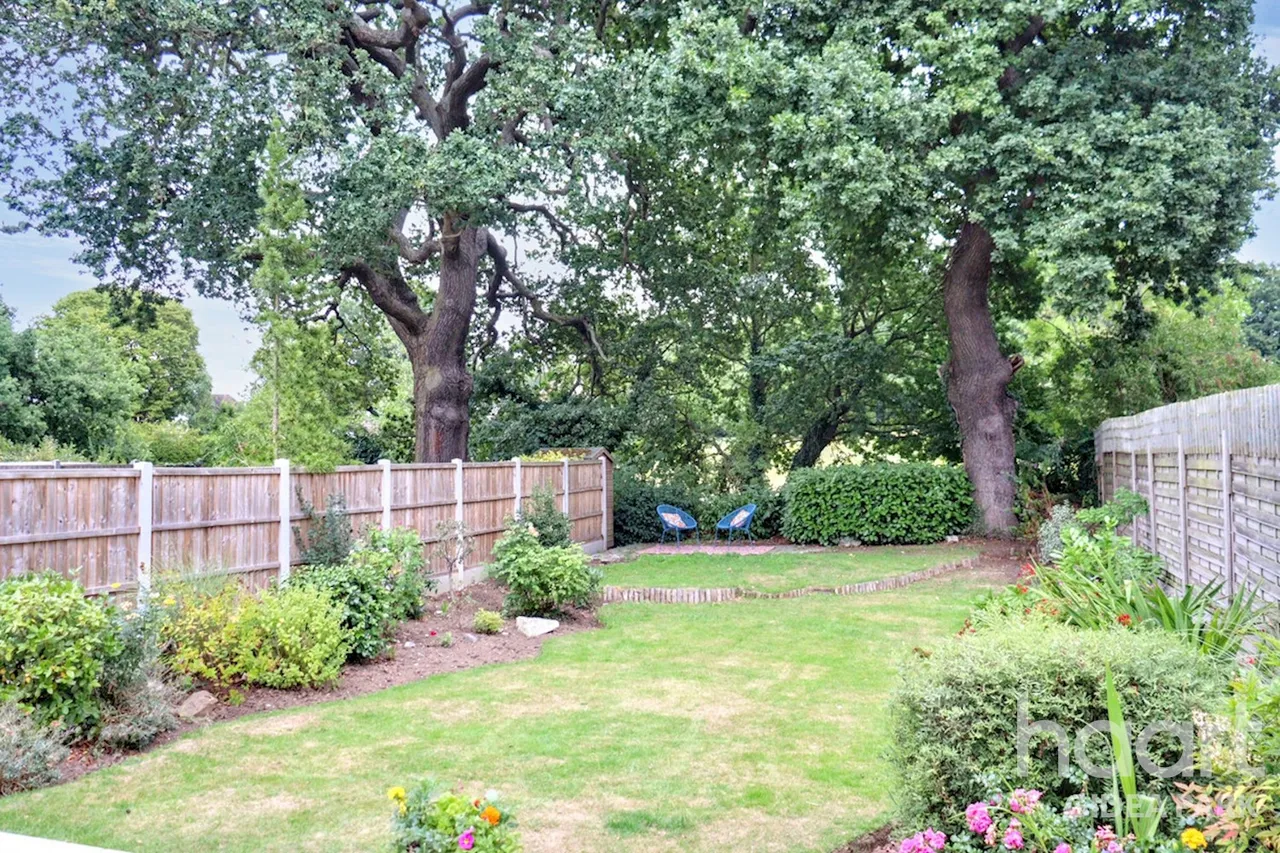 Netherpark Drive, Gidea Park, RM2, photo 17