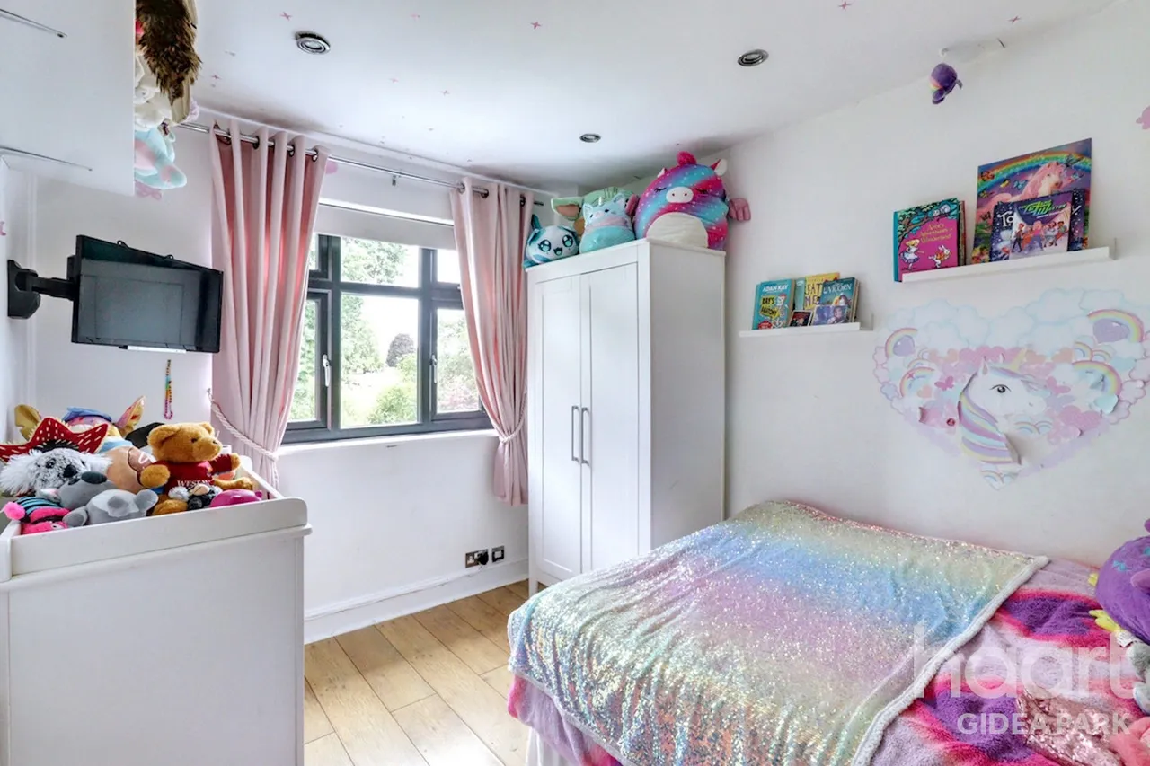 Netherpark Drive, Gidea Park, RM2, photo 13