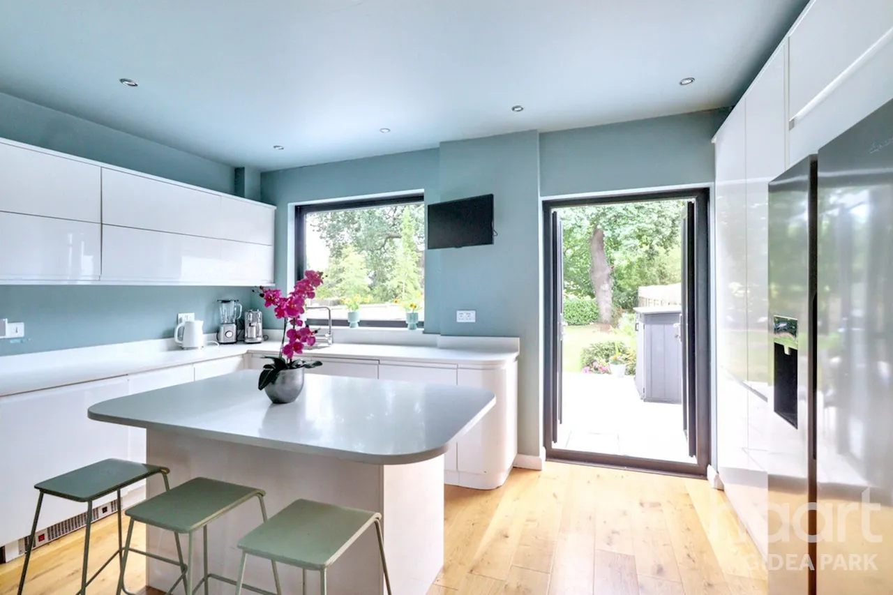 Netherpark Drive, Gidea Park, RM2, photo 4