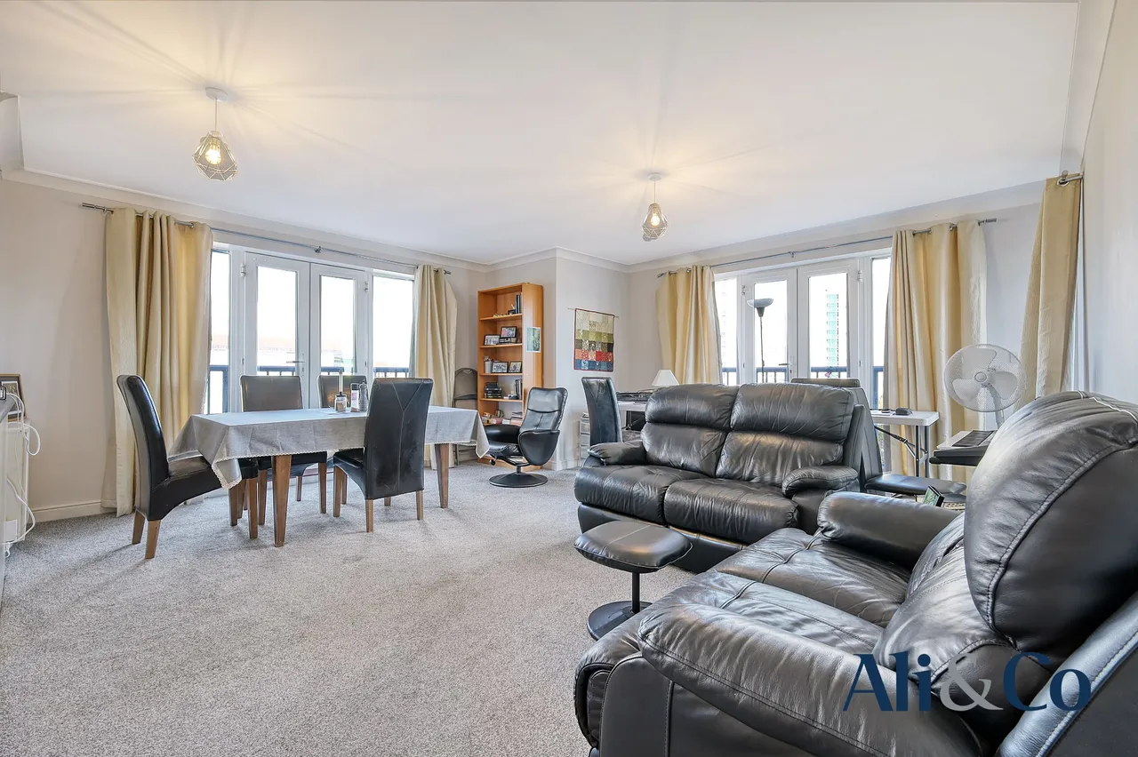 Argent Court, Grays, Essex, RM17 6QT, photo 2