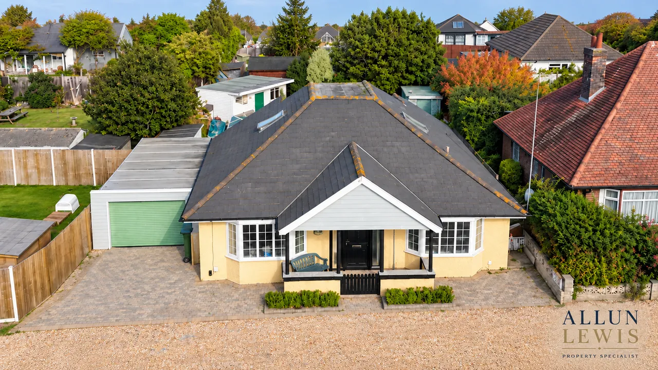 3 bed house for sale, Stonefields, Rustington, BN16