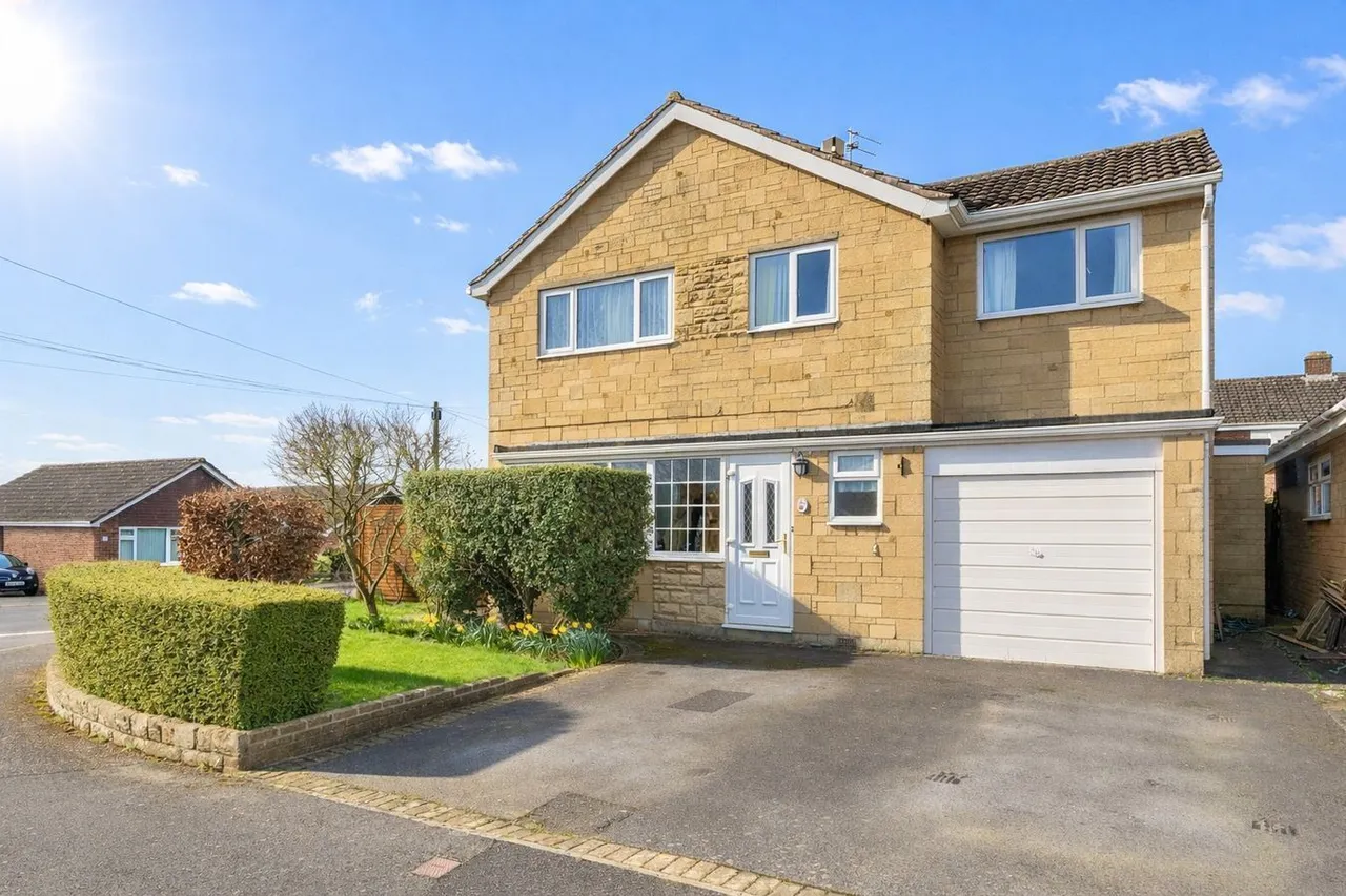 4 bed house for sale, Fairfield Close, Frome, BA11