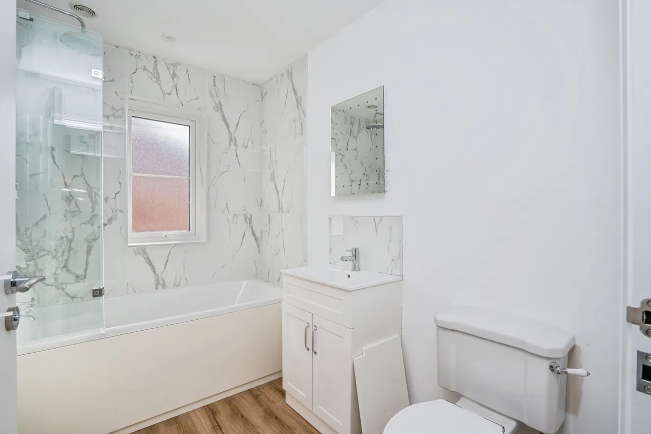 Orchard Close, Bosham, PO18, photo 10