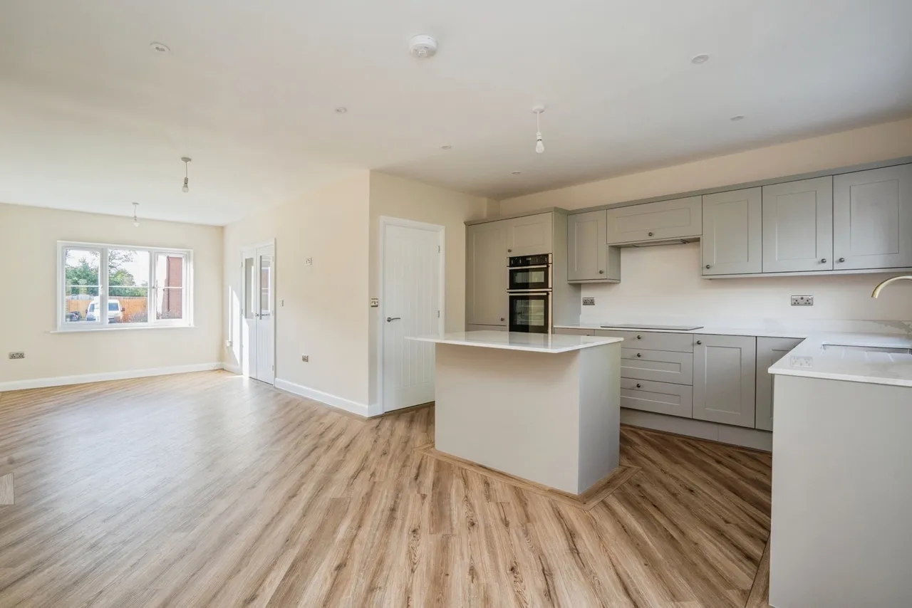 Orchard Close, Bosham, PO18, photo 2