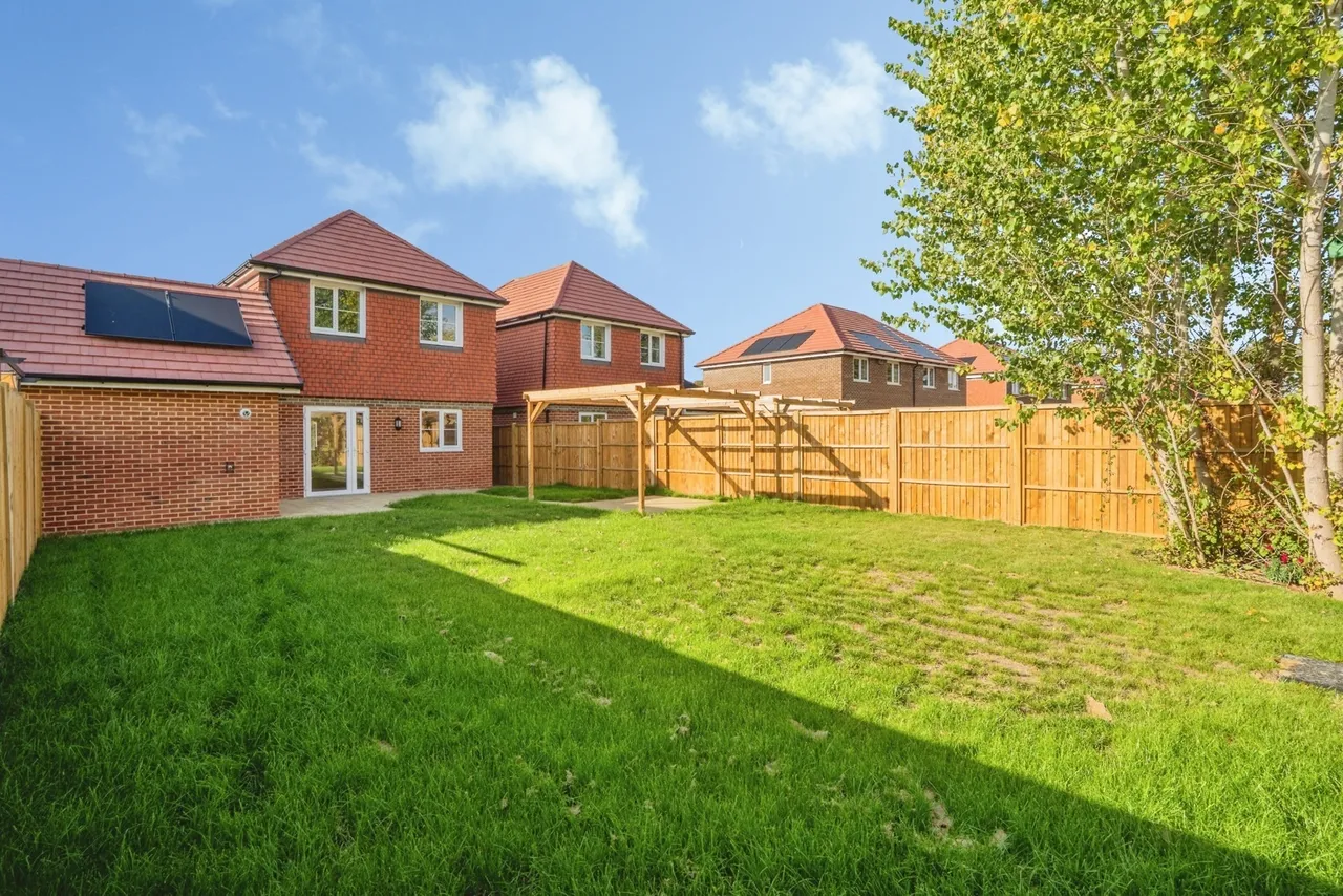 Orchard Close, Bosham, PO18, photo 6