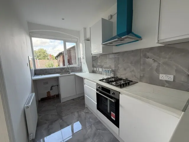 3 bed house to rent — Russell Rise, Luton, Beds