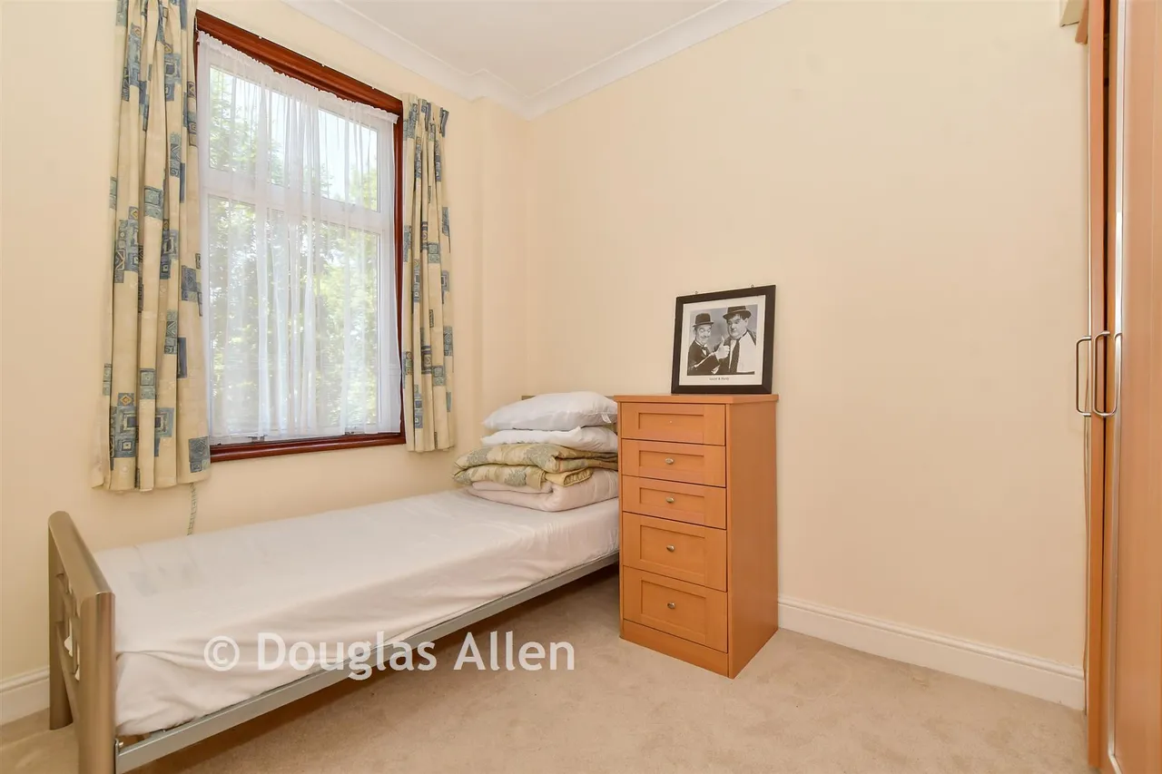 Blythswood Road, Seven KIngs, IG3, photo 14