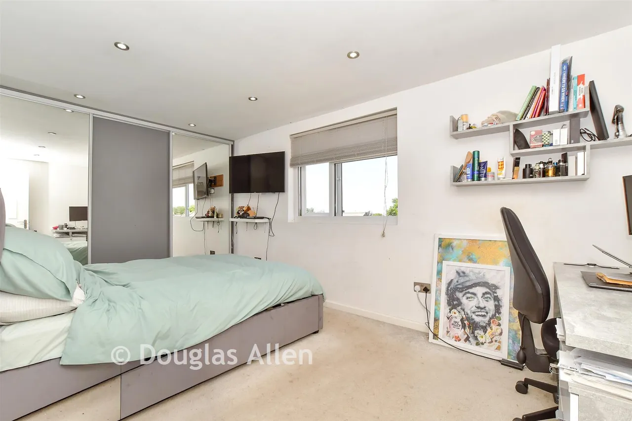 Blythswood Road, Seven KIngs, IG3, photo 9