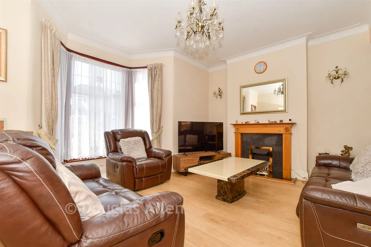 Blythswood Road, Seven KIngs, IG3, photo 3