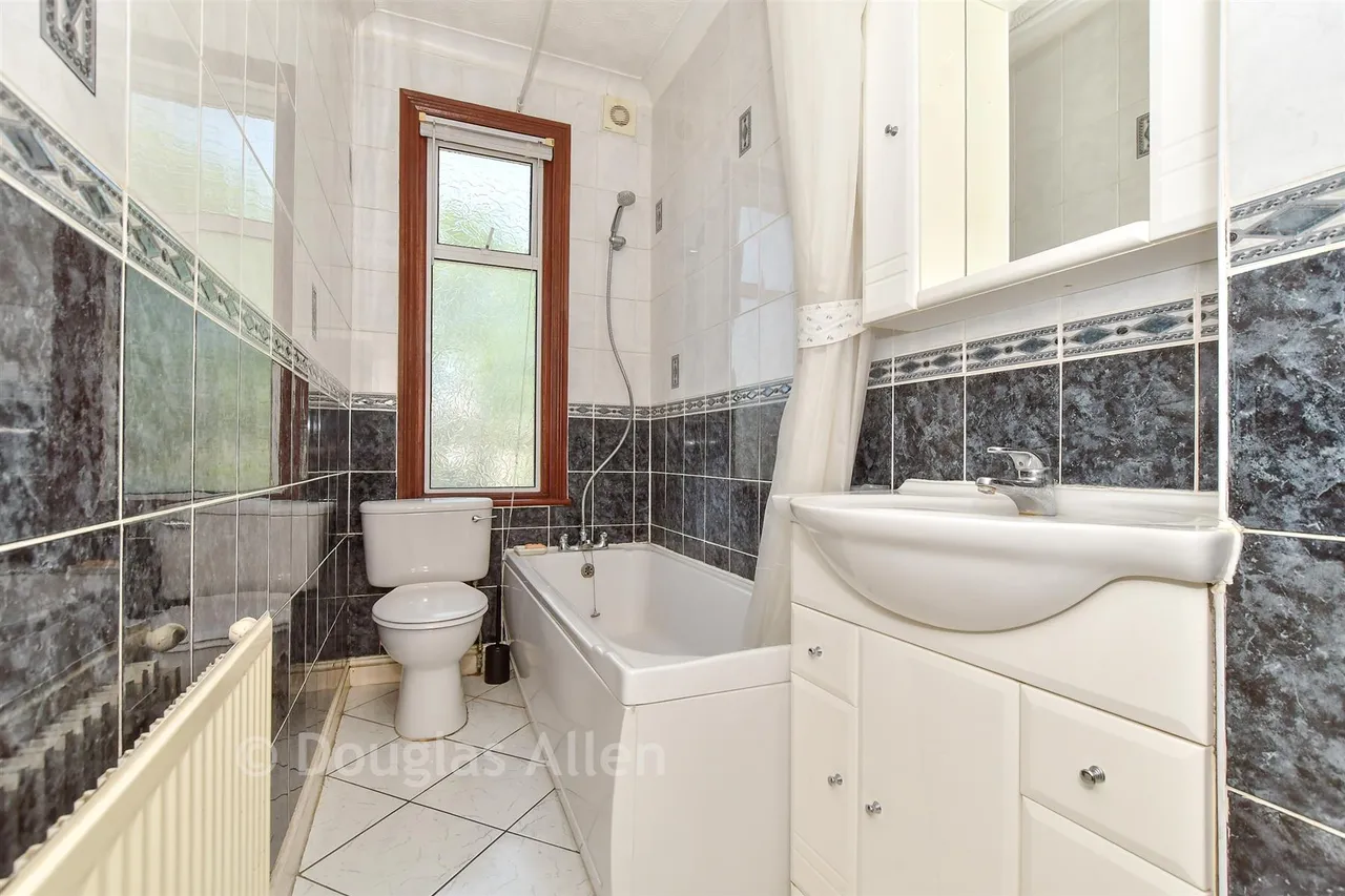 Blythswood Road, Seven KIngs, IG3, photo 12